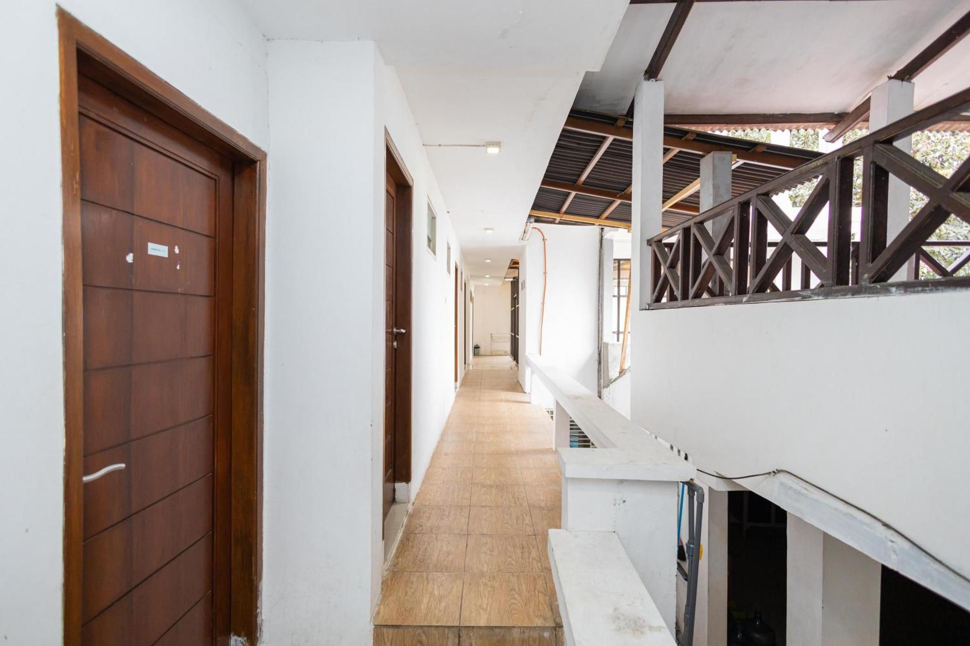 Reddoorz Syariah At Wisma Djokorio Poncokusumo Malang Eksteriør billede