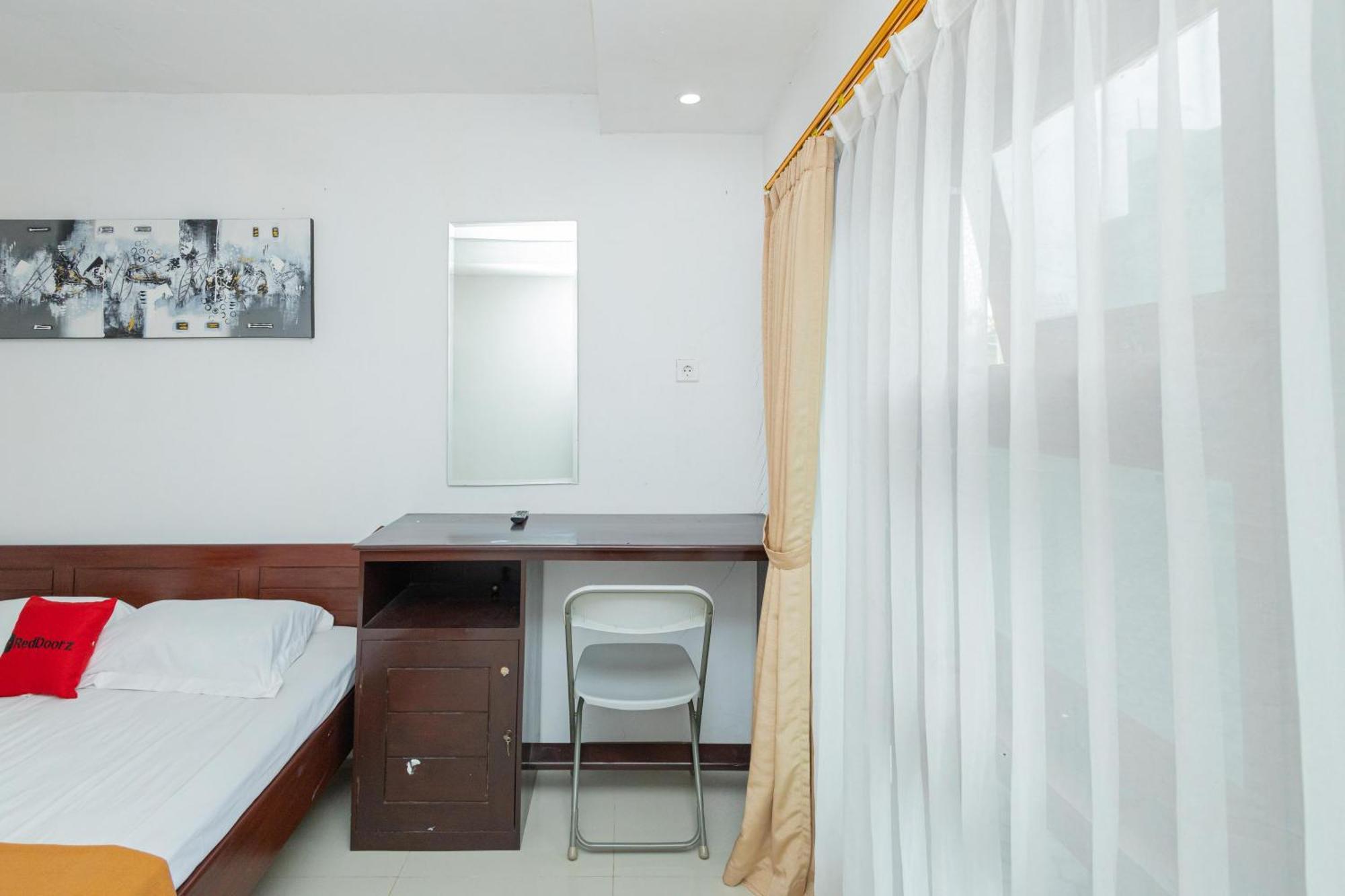 Reddoorz Syariah At Wisma Djokorio Poncokusumo Malang Eksteriør billede