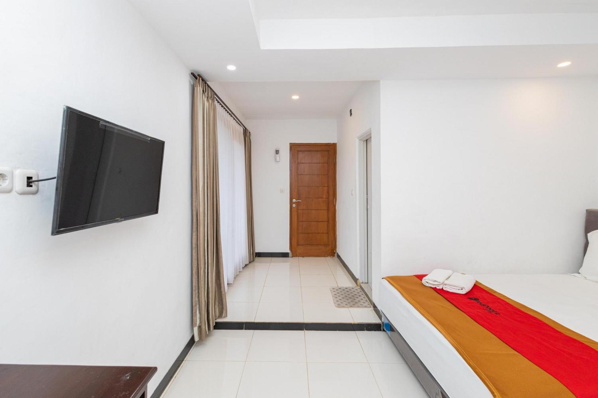 Reddoorz Syariah At Wisma Djokorio Poncokusumo Malang Eksteriør billede