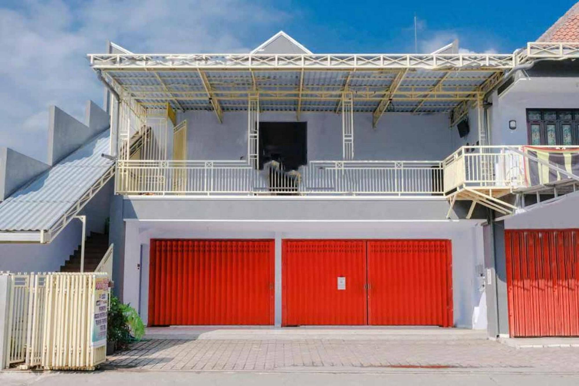 Reddoorz Syariah At Wisma Djokorio Poncokusumo Malang Eksteriør billede