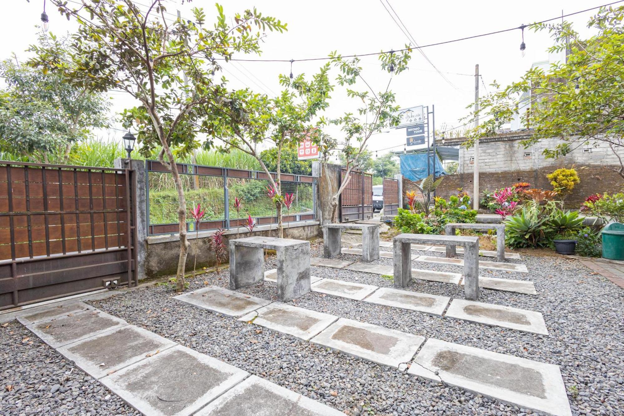 Reddoorz Syariah At Wisma Djokorio Poncokusumo Malang Eksteriør billede